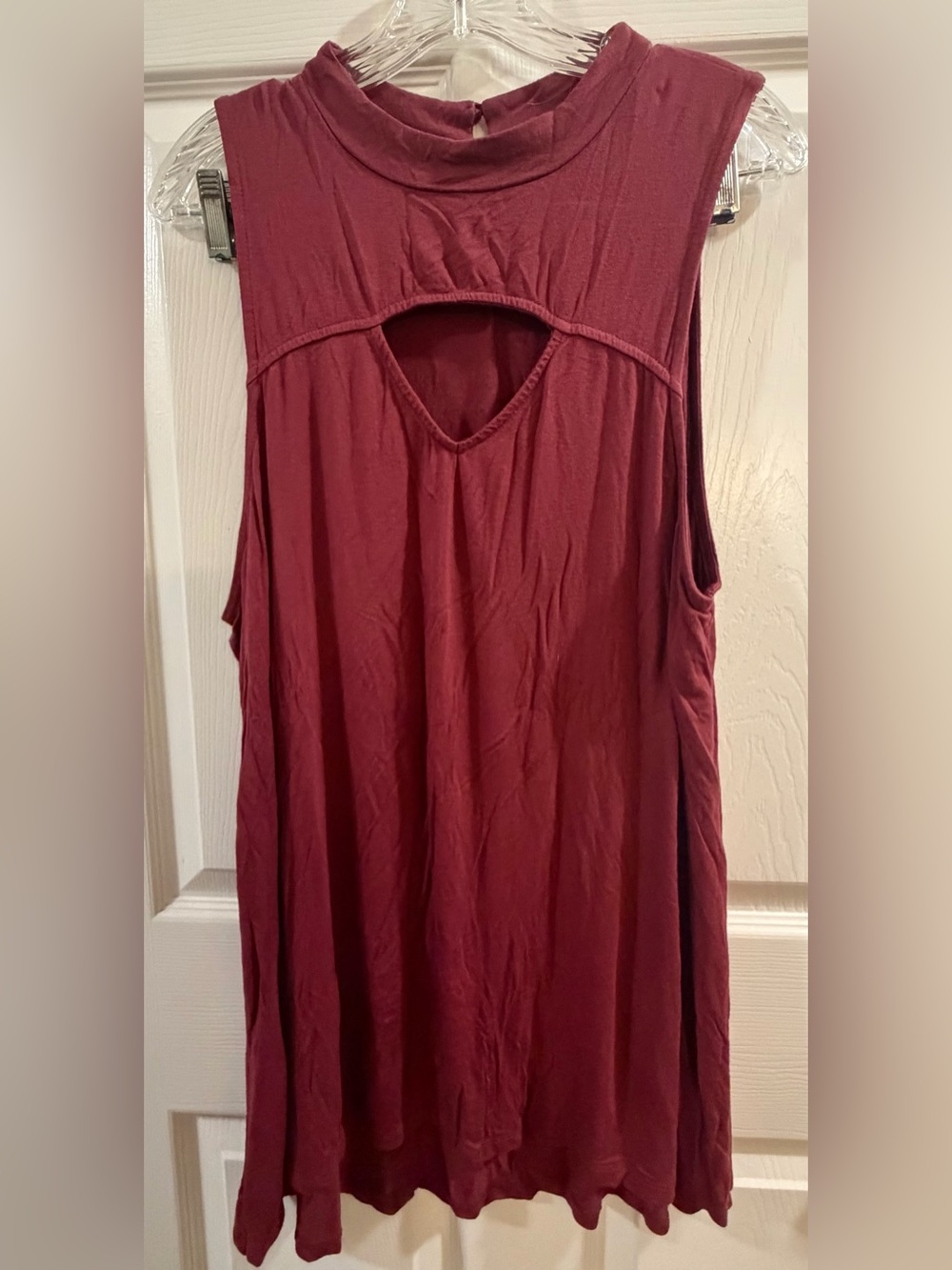 torrid Burgundy Keyhole Mock-Neck Sleeveless Tank